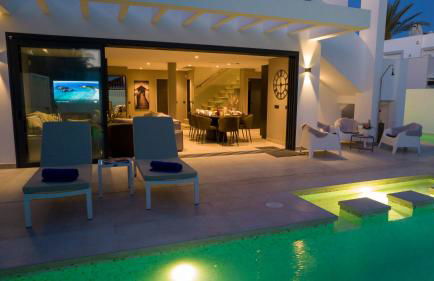 VACATION MARBELLA I Villa Marbesa White Pearl, Two Private Pools, 3min walk to the Beach, Fastest WiFi, Built in 2024 - Photo 38