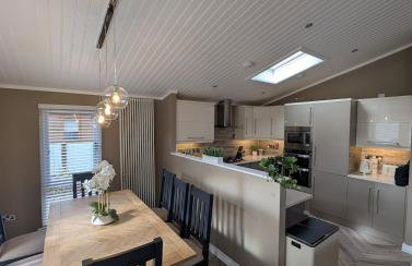 Luxury Hot Tub 3 Bedroom Lodge - Lake Windermere - Foto 6