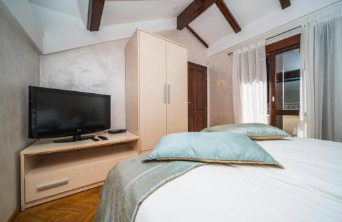 City Beach Villa with Pool and Sea View - Foto 68