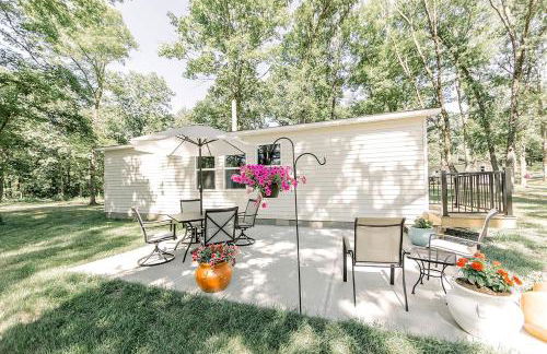 Charming Cabin in the Woods - Peaceful Glamping Spot near Owensville, Missouri - Foto 5