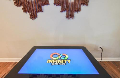 Cozy Home with Arcade, Ping Pong & Fenced Backyard - Foto 13