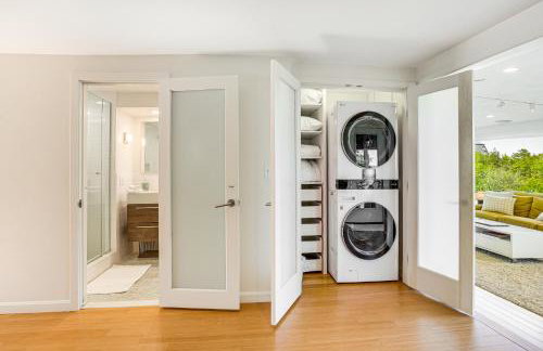 Elegant Gloucester Beach Getaway with Ocean Views! - Foto 24