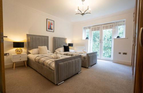 Emirates House, Luxe 5 Bed, with King sized Beds, next to Aiport & NEC, JLR 5 mins - Foto 9