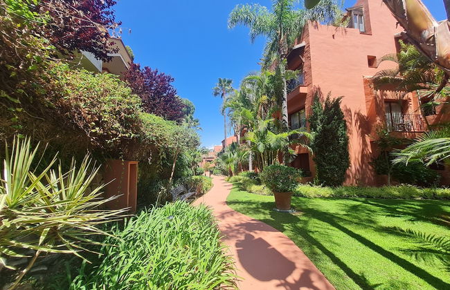 Luxury 2-bed Apartment Elviria - Pool, Sauna & gym - Foto 26