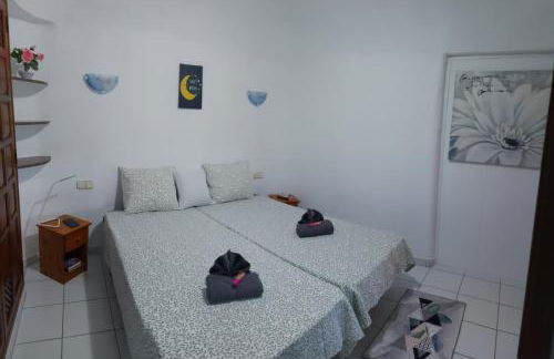 2BR Bungalow with Sunny Private Terrace - Secure Gear Storage - Foto 14