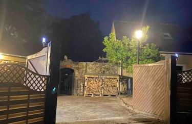 Beautiful renovated former coach house - Photo 13