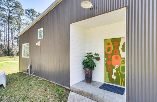 Porch with Swing and Kayaks Rural Mississippi Retreat - Foto 18