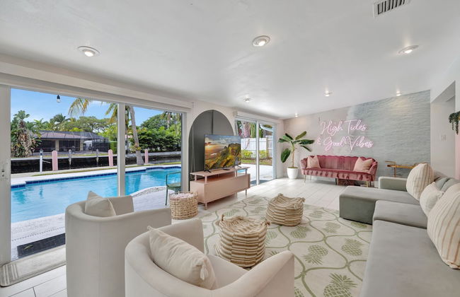 Poolside Paradise Dock & Pool! - Foto 1