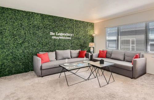 Walk to Beach - KING Apt In #1 Area - AC - Foto 2