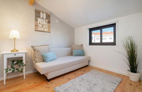 Host Wise - Elegant Colorful House w Private Terrace - Foto 12