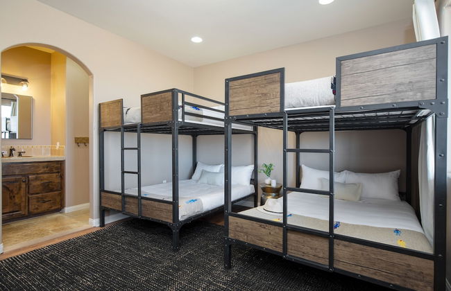 Desert Stone by Avantstay Contemporary Desert Oasis With Pool & Hot Tub - Photo 7