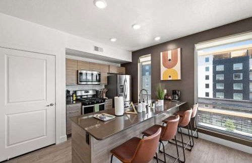 LUX 2 BD BOHO in heart of SLC - Foto 1