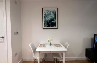 Cosy Flat in Stevenage Town Centre - Foto 8