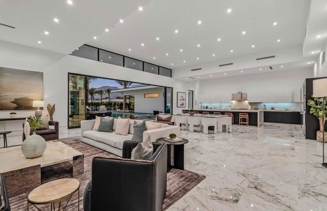 Villa Sleeps 17 w/ Pool, Firepit, Putting Green Bravo Villa 3 by Avantstay - Foto 14