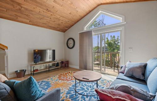 Upper Deck by Simple Life Rentals - Photo 18