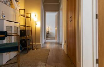 Stylish Central Apartment with Parking & Lift - Foto 8