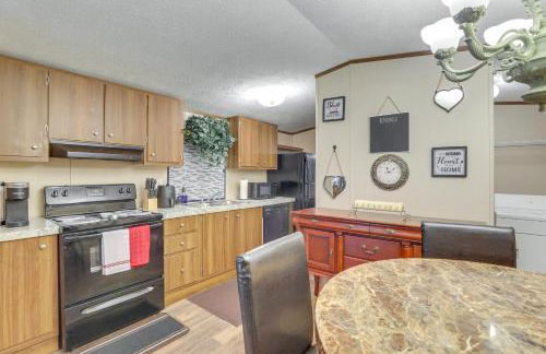 Bonneau Vacation Rental with Private Yard! - Foto 3