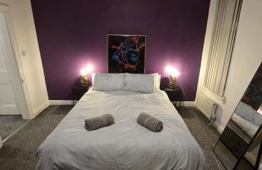 Manchester Contractor House - Fast WiFi - Sleeps 7! - Foto 7