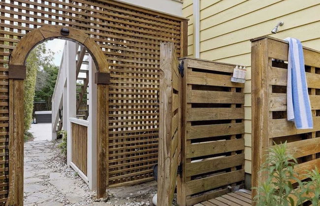 Luxe Villa Near Beach, Pool + Hottub, Chef's Kitchen Woodward Way by Avantstay - Foto 28