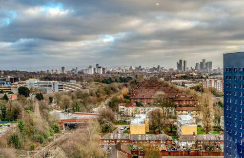 2-BR Near Salford Royal - City & Town Centre View - 1 Minute to Train & Tram Station - Sleeps 6 - Foto 57