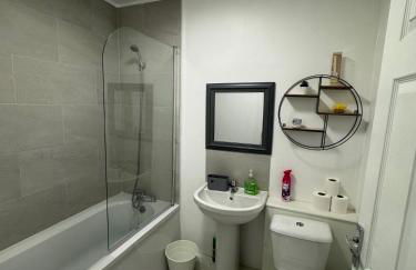 MK Apartments, Chorlton, Manchester Car Park - Foto 12