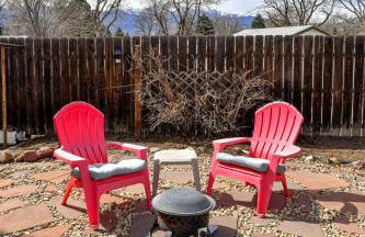 Family Perfect 4BR Home with Hot Tub, Pool Table, Fenced Yard, Cozy Fireplace, Mountain Views, Walkable Neighborhood, Near Parks, Dining, and Adventure - Foto 51