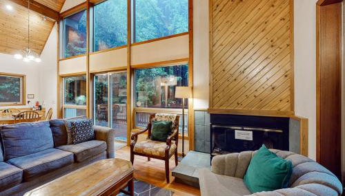 Redwood Rest Getaway - A-Frame with Hot Tub & Deck - Foto 2