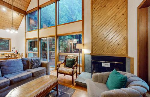 Redwood Rest Getaway - A-Frame with Hot Tub & Deck - Foto 2