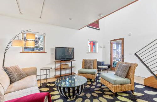 Modern Living w hot tub in Alberta Arts District - Foto 1