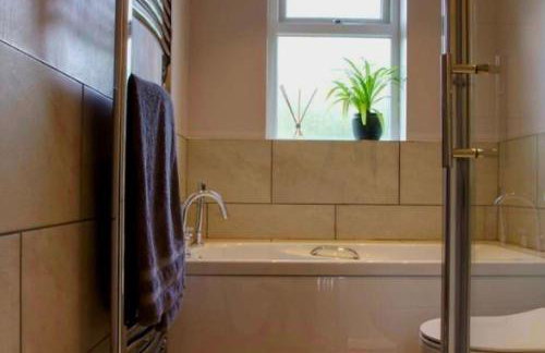 Nikolaus Cottage Cotswolds - Photo 8