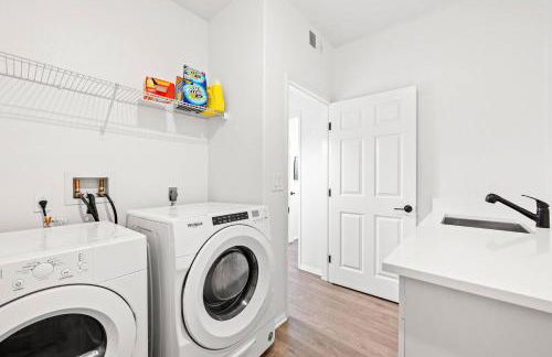 Newly Remodeled 2BR Apt | Mins to Disney | Arcade - Foto 20