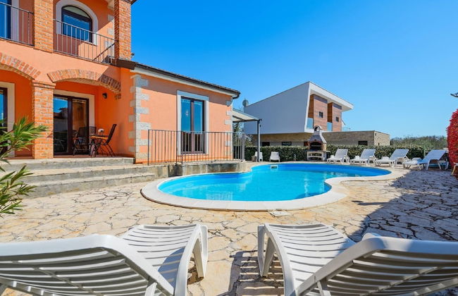 Spacious Holiday Home in Visnjan With Private Pool - Foto 16