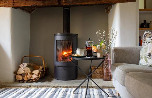 Climbing Rose Cottage - Dog Friendly - Peaceful Cotswold Cottage - Photo 32