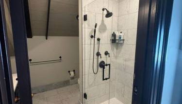 Upscale Industrial Penthouse - Foto 4