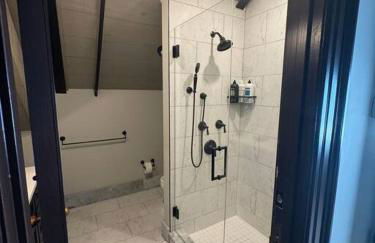 Upscale Industrial Penthouse - Foto 4