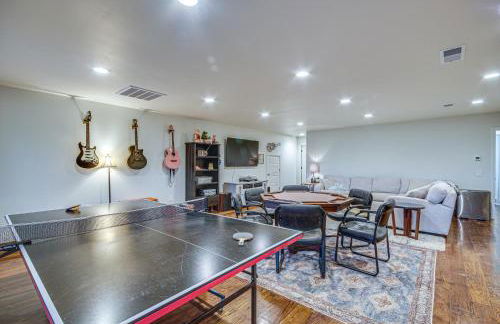 Waterfront Terry Home with 3 Decks and Hot Tub! - Foto 3