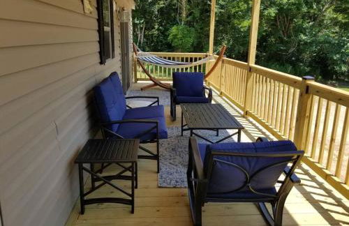 Tiny home with hammock loft BBQ and yard - Foto 10