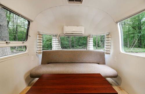 Waterfront, Pet Friendly Airstream near Lake George in the Adirondack, New York - Foto 6