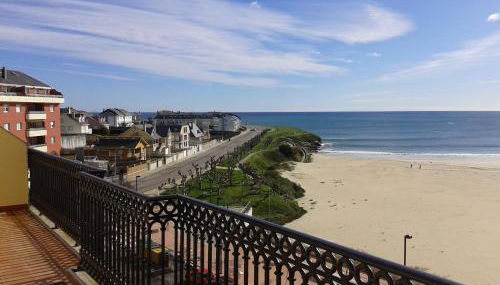 Tres dormitorios con magníficas vistas al mar - Foto 3