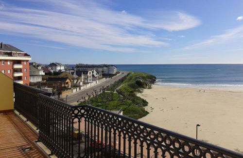 Tres dormitorios con magníficas vistas al mar - Foto 3