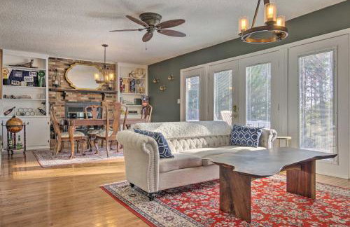 Blue Ridge Retreat with Mountain Views and Deck - Foto 5