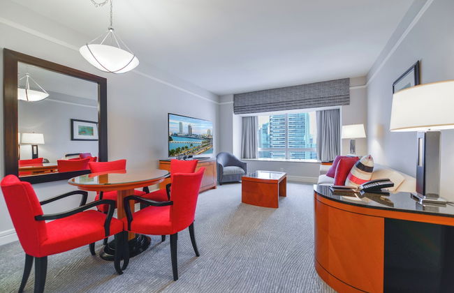 Luxury Condos at Four Seasons - Foto 12