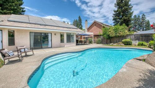 Stylish 3BR/2BA Retreat w/ Pool! Dream Getaway - Foto 2
