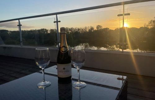 HM111 Penthouse Apartment with Lake View & free Spa Access- Lower Mill Estate Cotswolds - Foto 7