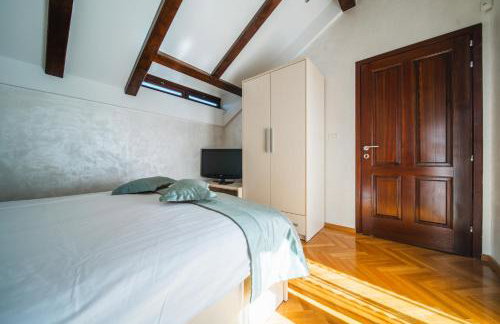 City Beach Villa with Pool and Sea View - Foto 38