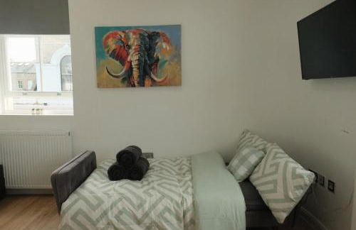 Amanah Properties - Stylish Retreat for Friends & Families Zone 1 Sleeps 5 - Foto 11