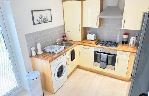 Modern 4 Beds House With FREE Parking - Foto 13