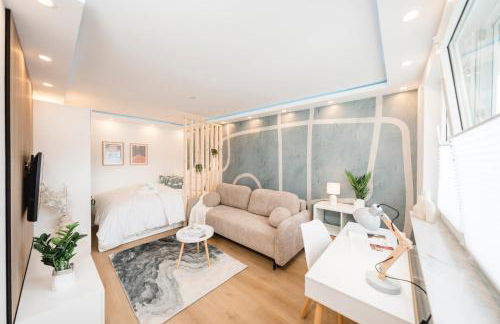 BellaBene modernes Studioapartment in zentraler Lage mit Balkon, Arbeitsplatz, Parkplatz - Foto 1