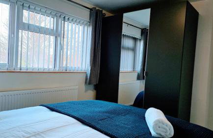 Modern 3 Bed House with Parking for Families and Contractors - Foto 15