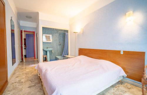 Big apart 140m2 5min walk to beach sea &Promenade 3 double rooms,big living room 42m2, 3 showers,9 beds, free parking - Photo 8